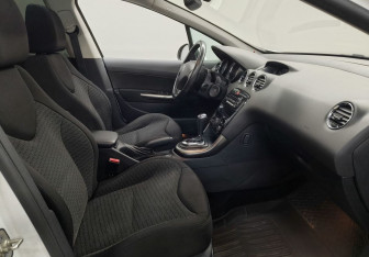 Подержанный автомобиль Peugeot 308 Hatchback 2012 года (10 фото)