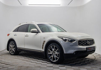 Подержанный автомобиль Infiniti FX 2010 года (3 фото)