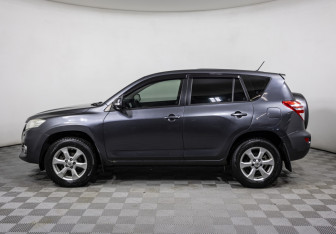 Подержанный автомобиль Toyota RAV4 2011 года (8 фото)