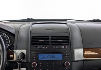 Подержанный автомобиль Volkswagen Touareg 2009 года (17 фото)