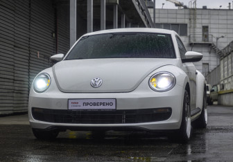 Подержанный автомобиль Volkswagen Beetle Hatchback 2013 года (3 фото)