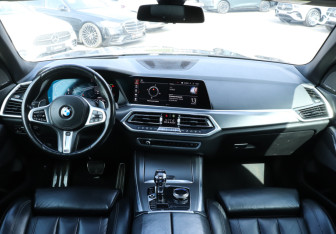Подержанный автомобиль BMW X5 2019 года (12 фото)