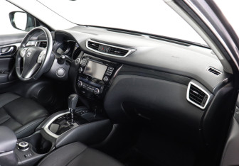 Подержанный автомобиль Nissan X-Trail 2015 года (8 фото)