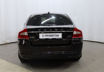 Подержанный автомобиль Volvo S80 2011 года (5 фото)