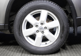 Подержанный автомобиль Nissan X-Trail 2007 года (20 фото)