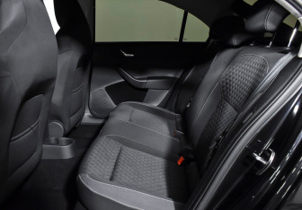 Подержанный автомобиль Skoda Rapid Liftback 2015 года (12 фото)