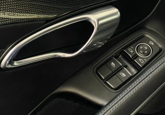 Подержанный автомобиль Porsche Cayman 2021 года (19 фото)