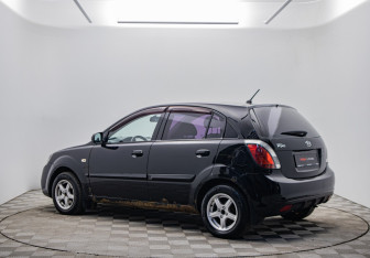 Подержанный автомобиль Kia Rio Hatchback 2010 года (7 фото)