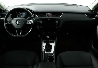 Подержанный автомобиль Skoda Octavia Liftback 2013 года (6 фото)