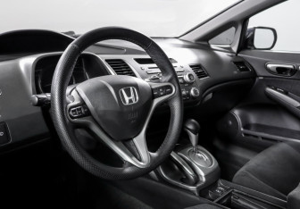 Подержанный автомобиль Honda Civic Sedan 2009 года (14 фото)
