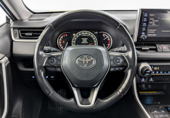 Подержанный автомобиль Toyota RAV4 2021 года (22 фото)