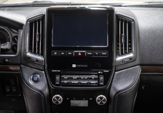 Подержанный автомобиль Toyota Land Cruiser Suv 2018 года (15 фото)