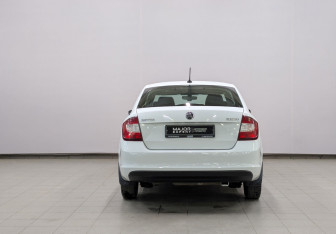 Подержанный автомобиль Skoda Rapid Liftback 2019 года (25 фото)
