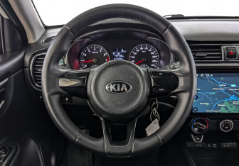 Подержанный автомобиль Kia Rio Sedan 2019 года (21 фото)