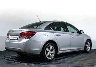 Подержанный автомобиль Chevrolet Cruze Sedan 2010 года (5 фото)