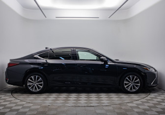 Подержанный автомобиль Lexus ES 2021 года (4 фото)
