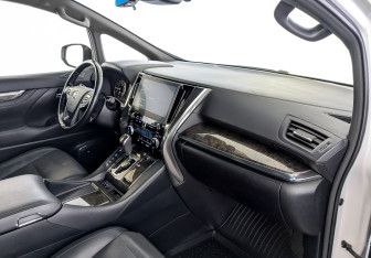 Подержанный автомобиль Toyota Alphard 2021 года (11 фото)