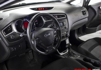 Подержанный автомобиль Kia Ceed Hatchback 2015 года (9 фото)