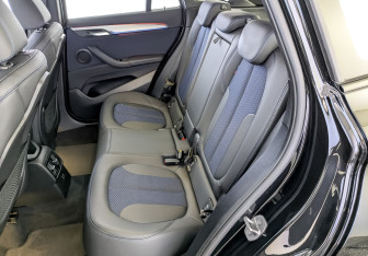 Подержанный автомобиль BMW X1 2022 года (12 фото)