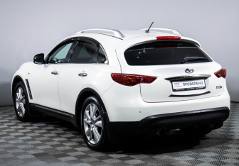 Подержанный автомобиль Infiniti FX 2012 года (7 фото)