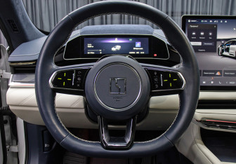 Подержанный автомобиль Zeekr 001 2023 года (15 фото)