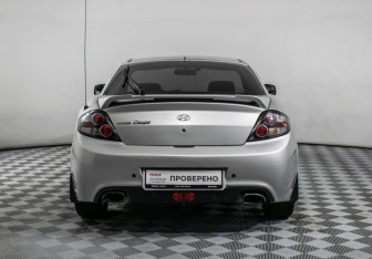 Подержанный автомобиль Hyundai Coupe 2008 года (6 фото)