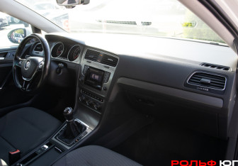 Подержанный автомобиль Volkswagen Golf Hatchback 2013 года (7 фото)