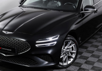 Подержанный автомобиль Genesis G70 2021 года (28 фото)
