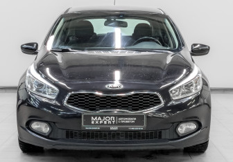 Подержанный автомобиль Kia Ceed Hatchback 2013 года (2 фото)