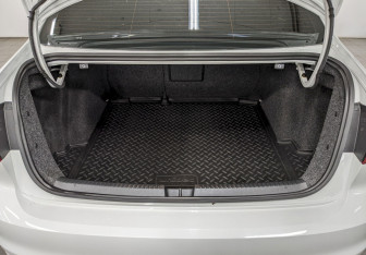 Подержанный автомобиль Volkswagen Jetta Sedan 2017 года (10 фото)