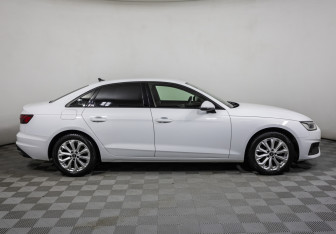 Подержанный автомобиль Audi A4 Sedan 2022 года (4 фото)