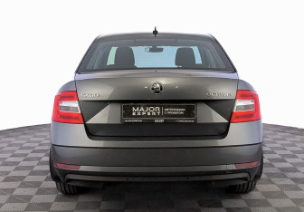 Подержанный автомобиль Skoda Octavia Liftback 2018 года (6 фото)