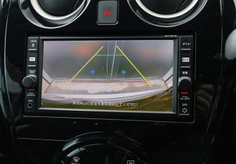 Подержанный автомобиль Nissan Note 2016 года (17 фото)