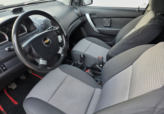 Подержанный автомобиль Chevrolet Aveo Hatchback 2011 года (9 фото)