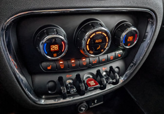 Подержанный автомобиль MINI Clubman Wagon 2019 года (28 фото)