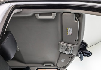 Подержанный автомобиль Land Rover Discovery 2015 года (22 фото)