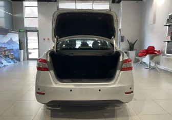 Подержанный автомобиль Nissan Sentra Sedan 2015 года (7 фото)