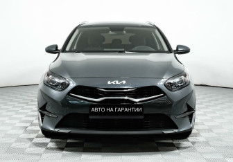 Подержанный автомобиль Kia Ceed Wagon 2022 года (2 фото)