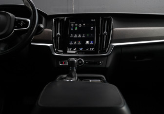 Подержанный автомобиль Volvo V90 Cross Country 2018 года (27 фото)