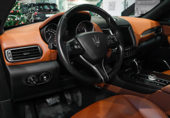 Подержанный автомобиль Maserati Levante 2018 года (10 фото)