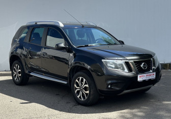 Подержанный автомобиль Nissan Terrano 2015 года (3 фото)