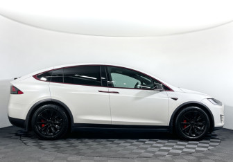 Подержанный автомобиль Tesla Model X 2020 года (4 фото)