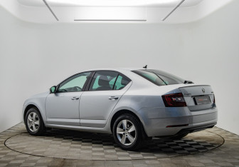 Подержанный автомобиль Skoda Octavia Liftback 2019 года (7 фото)