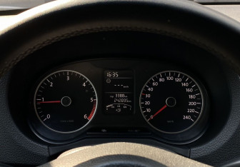 Подержанный автомобиль Volkswagen Amarok 2011 года (22 фото)