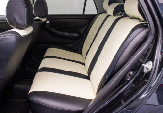 Подержанный автомобиль Toyota Corolla Hatchback 2005 года (11 фото)