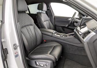 Подержанный автомобиль BMW X6 2023 года (24 фото)