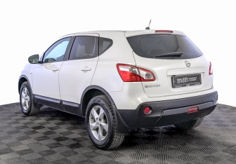Подержанный автомобиль Nissan Qashqai 2013 года (6 фото)