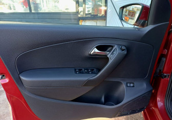 Подержанный автомобиль Volkswagen Polo Sedan 2018 года (17 фото)