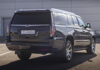 Подержанный автомобиль Cadillac Escalade Suv 2016 года (5 фото)