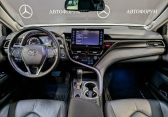 Подержанный автомобиль Toyota Camry Sedan 2021 года (14 фото)
